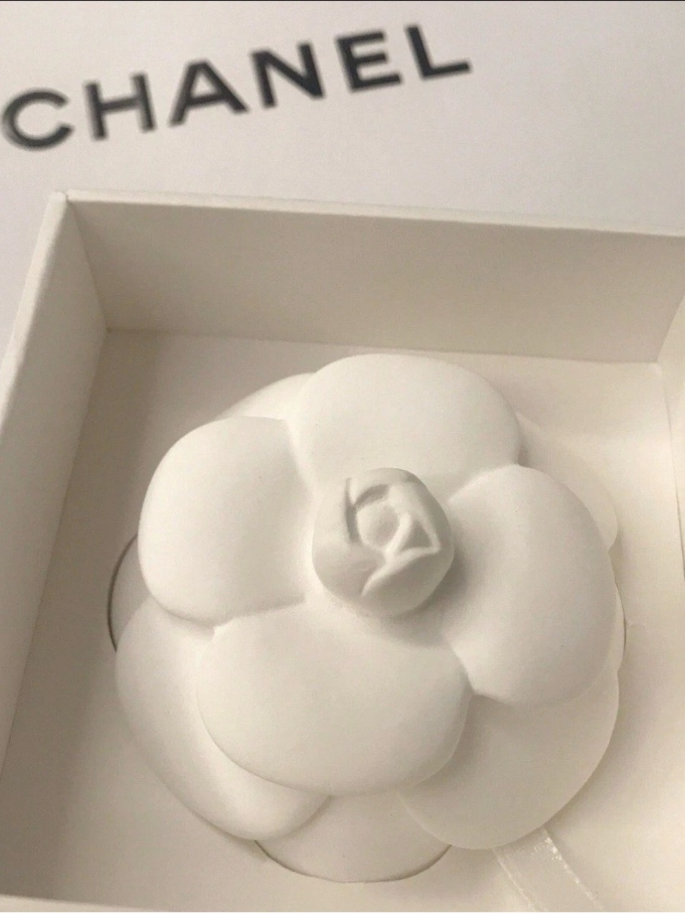 CHANEL Parfumes White Camellia Ceramic Fragrance Diffuser new in box